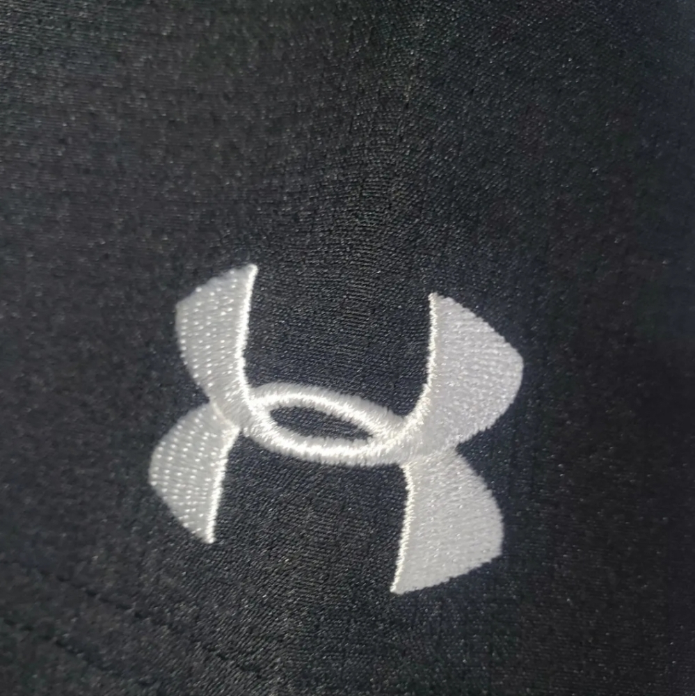Under Armour Men's Small Black Short Sleeve Button Up Shirt HeatGear - Picture 2 of 4